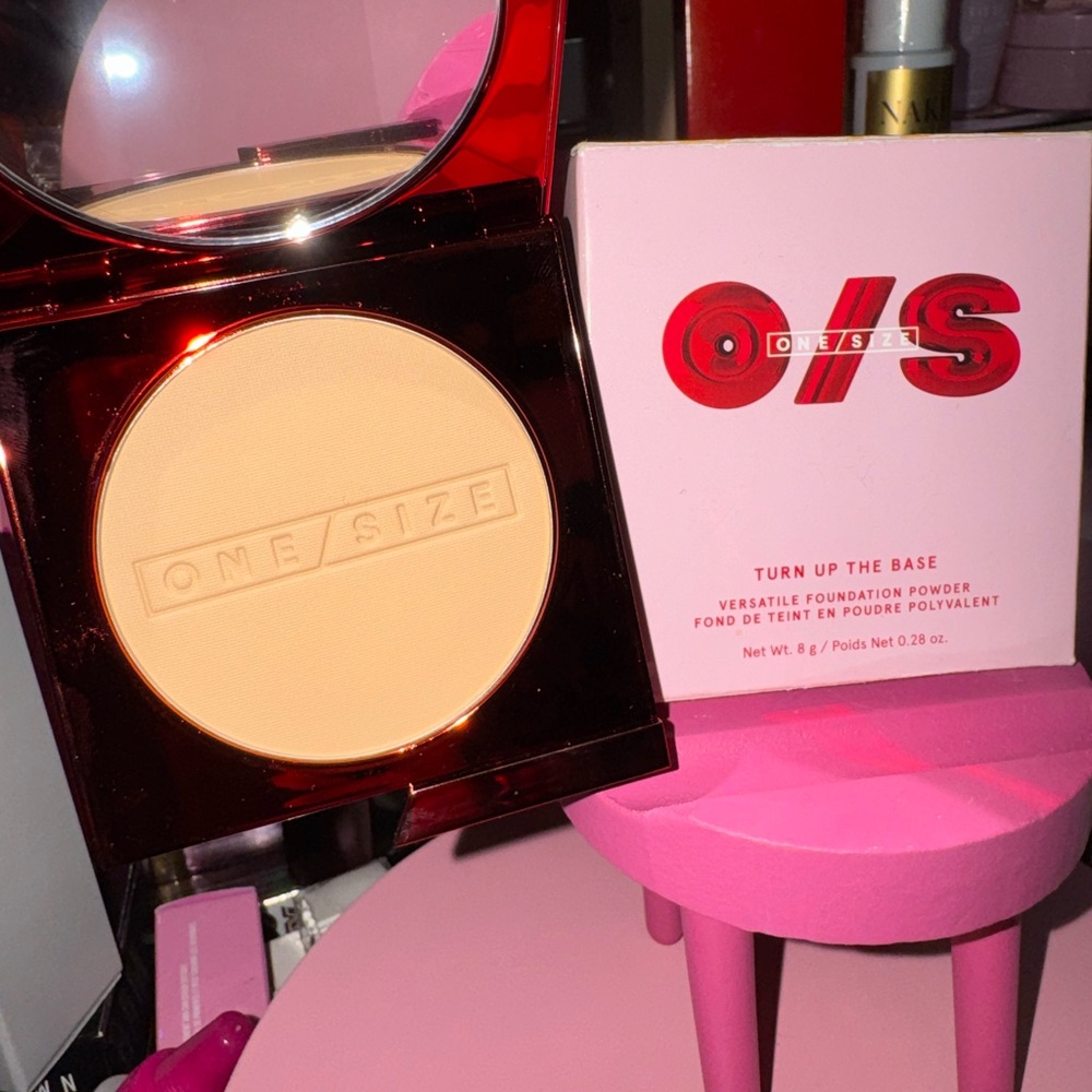 ONE/SIZE Turn Up The Base Versatile Foundation Powder